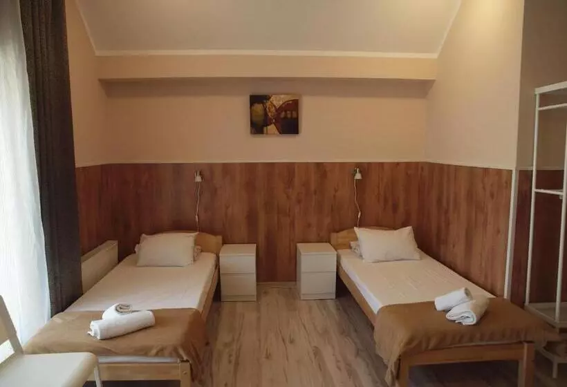 مسافرخانه City Westa