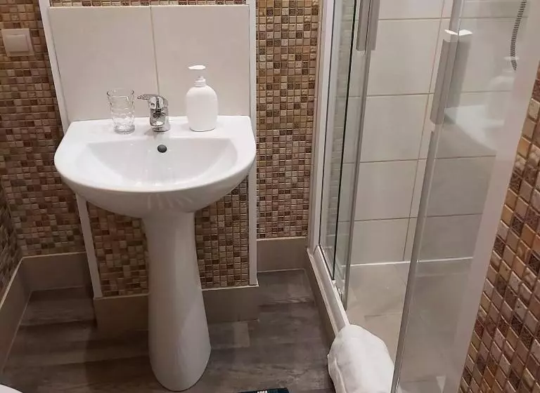 مسافرخانه City Westa