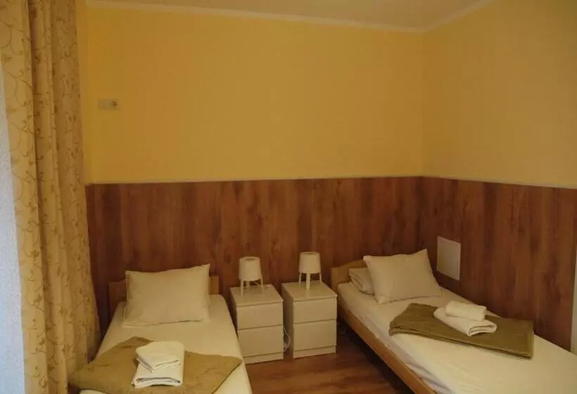 مسافرخانه City Westa