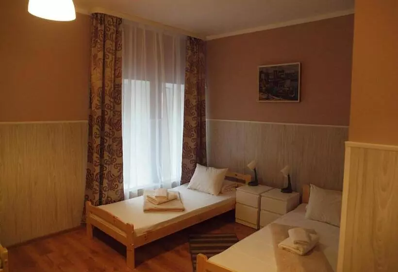 مسافرخانه City Westa