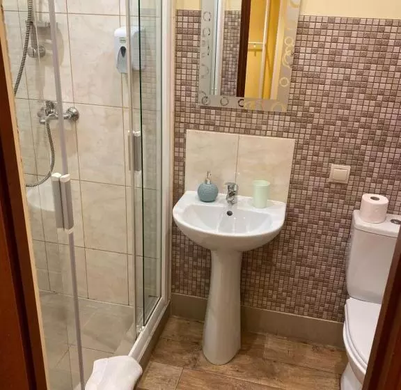 مسافرخانه City Westa