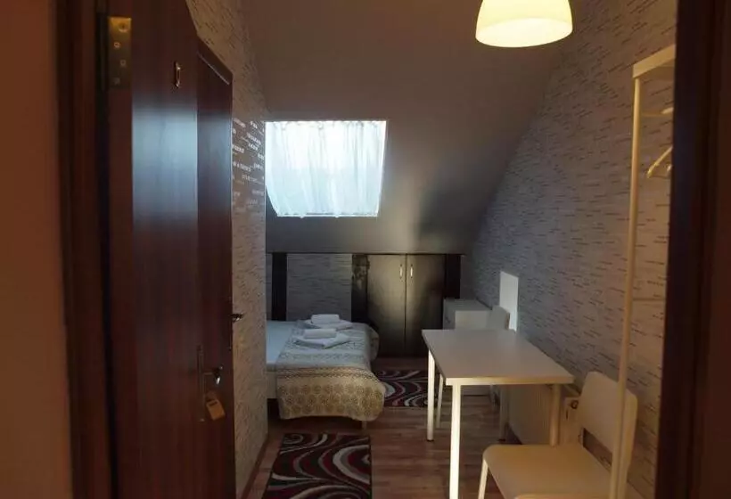 مسافرخانه City Westa