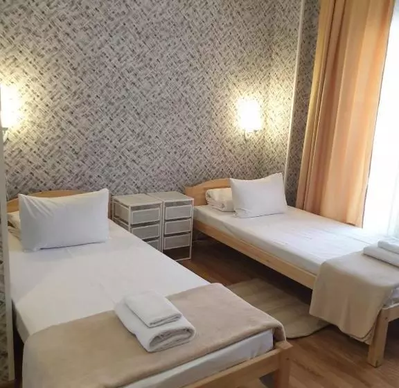 مسافرخانه City Westa