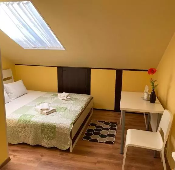 مسافرخانه City Westa