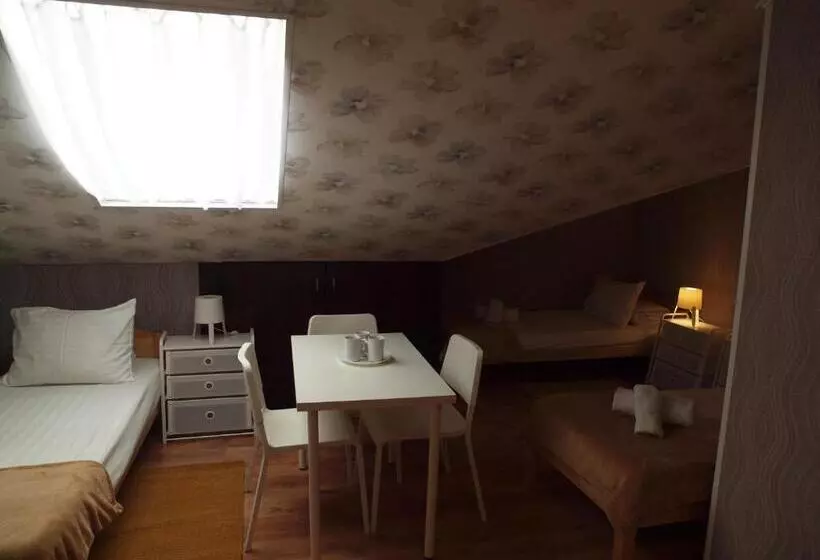 مسافرخانه City Westa