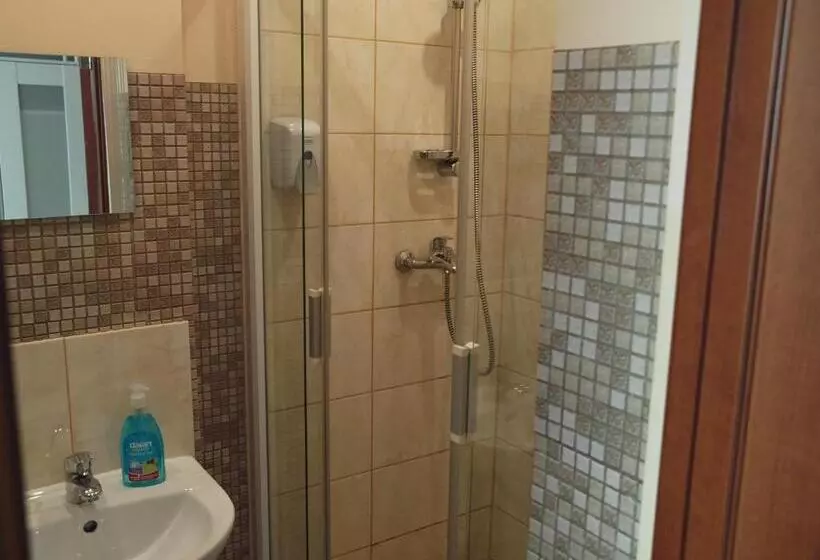 مسافرخانه City Westa