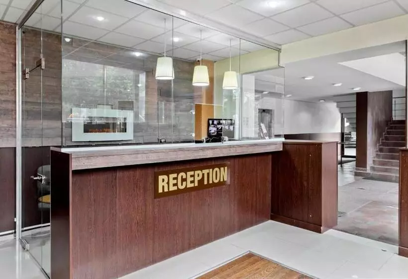 Отель Charter Otopeni