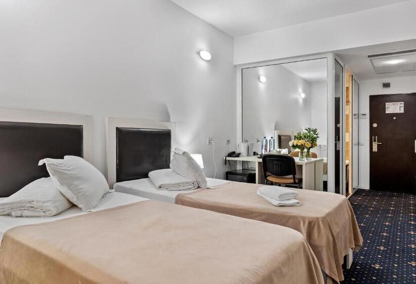 Hotel Charter Otopeni