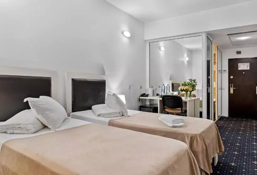 Отель Charter Otopeni