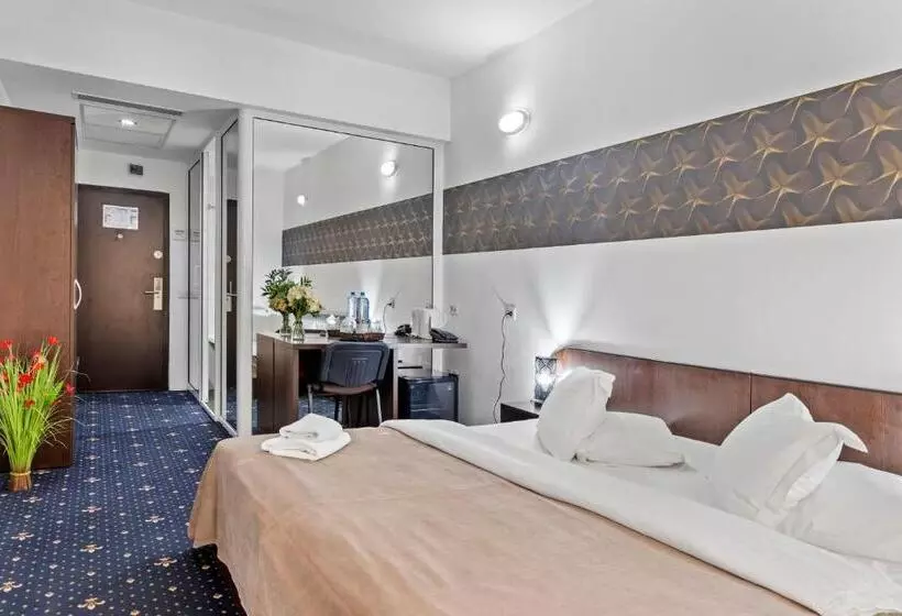 Отель Charter Otopeni