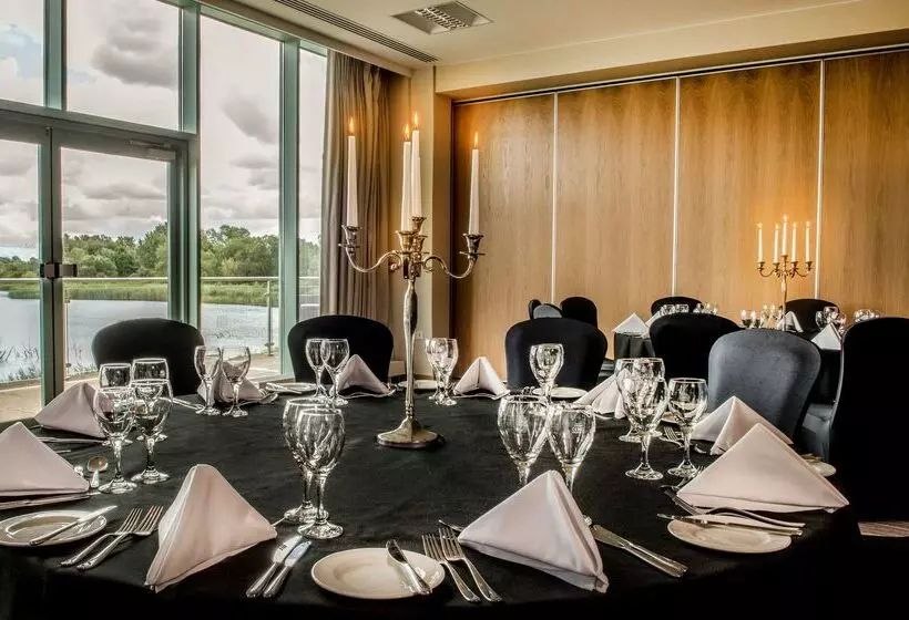 ホテル De Vere Cotswold Water Park