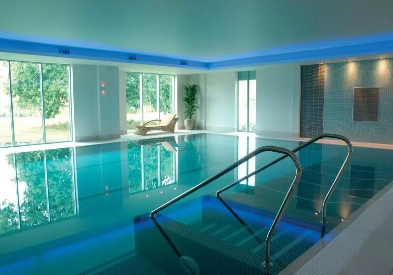 ホテル De Vere Cotswold Water Park