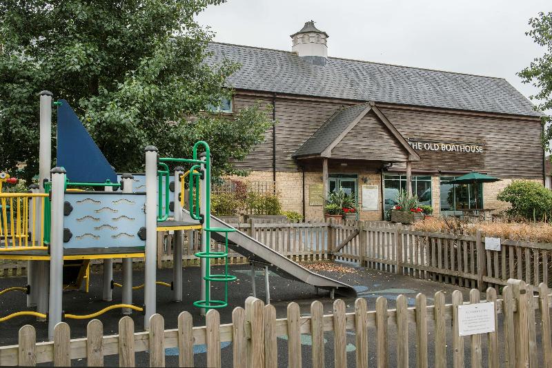 ホテル De Vere Cotswold Water Park