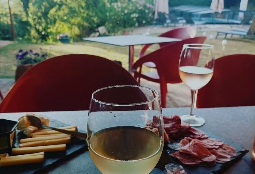 Отель La Maison Des Ocres Provence