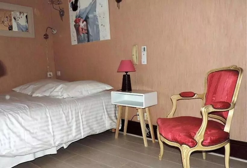 Отель Logis Domaine Du Prieure