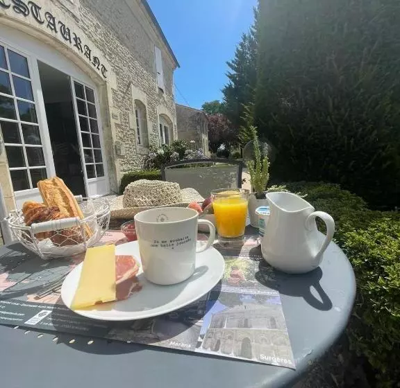 Отель Logis Domaine Du Prieure