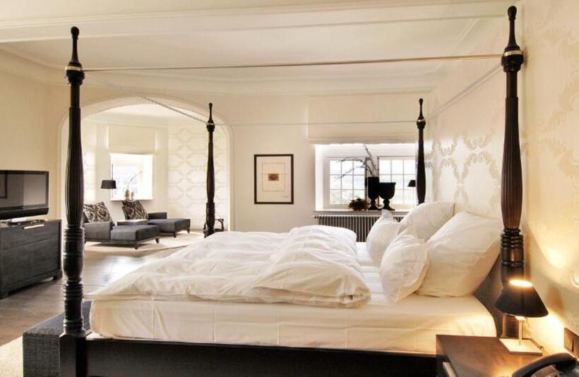 هتل Manoir De Lébioles