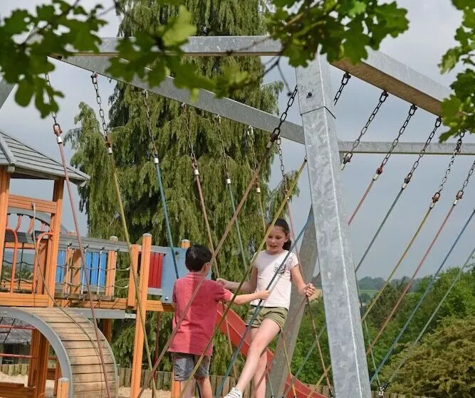 Отель Montdespins Domaine De Vacances, Vakantiedomein Dennenheuvel