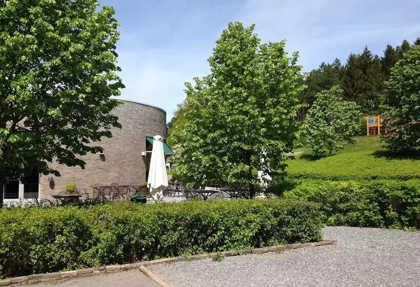 Отель Montdespins Domaine De Vacances, Vakantiedomein Dennenheuvel