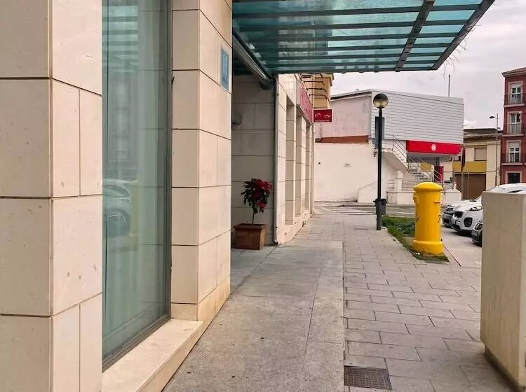 هتل Puerta De Ocaña