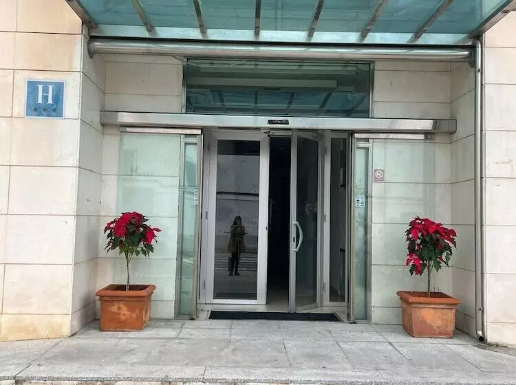 هتل Puerta De Ocaña