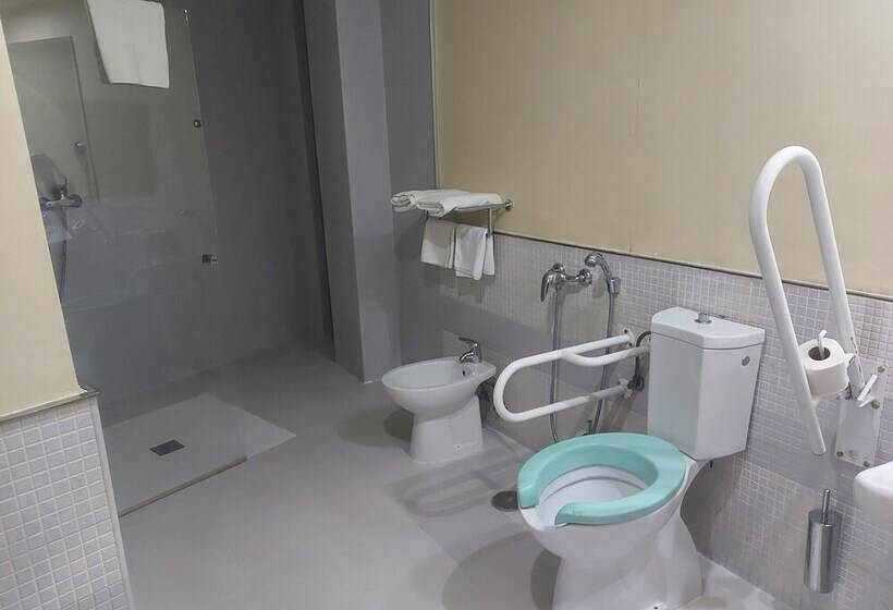 هتل Puerta De Ocaña