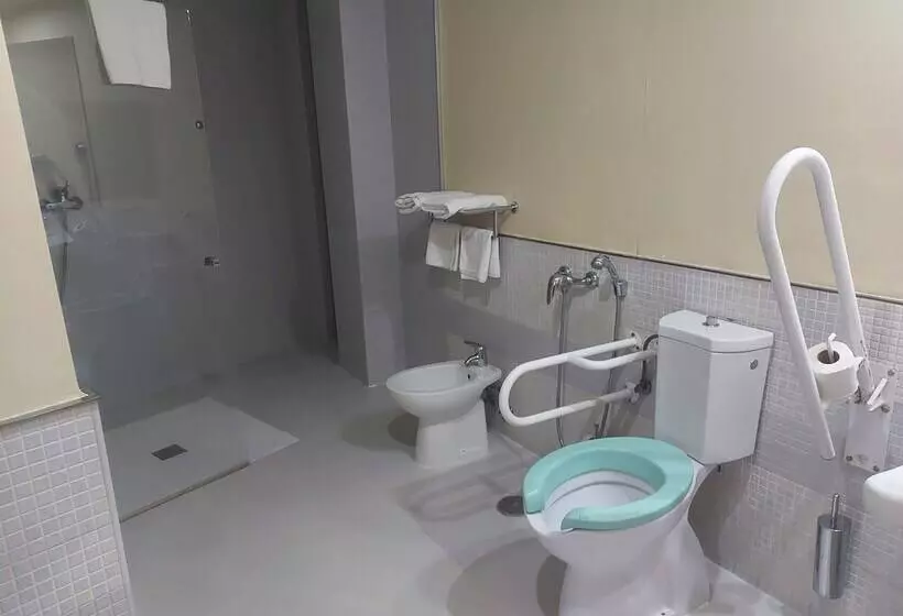 هتل Puerta De Ocaña