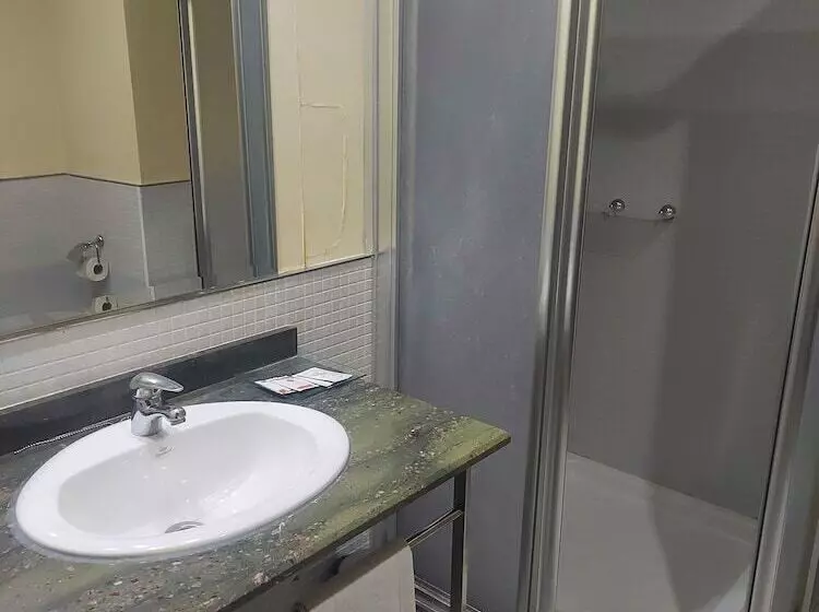 هتل Puerta De Ocaña