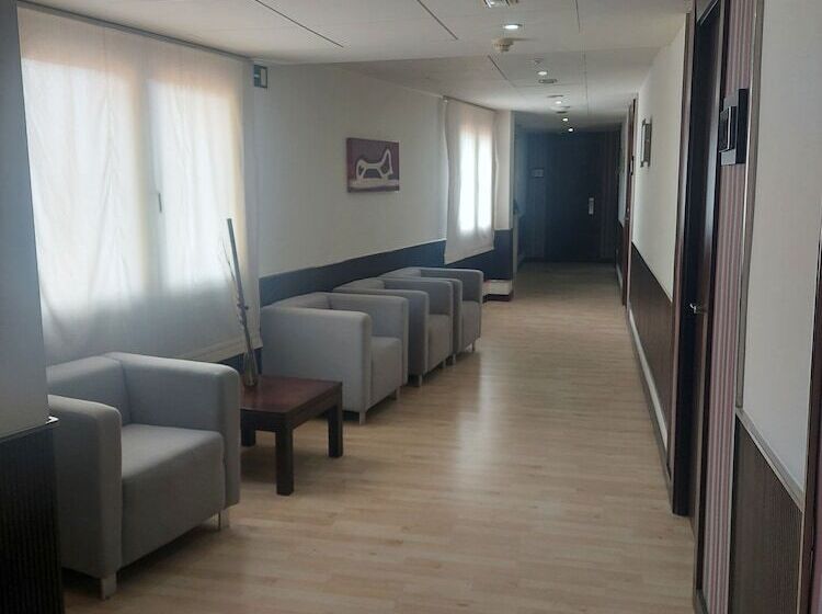 هتل Puerta De Ocaña