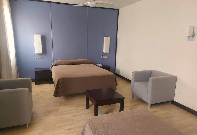 هتل Puerta De Ocaña