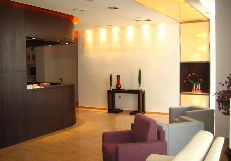 هتل Puerta De Ocaña