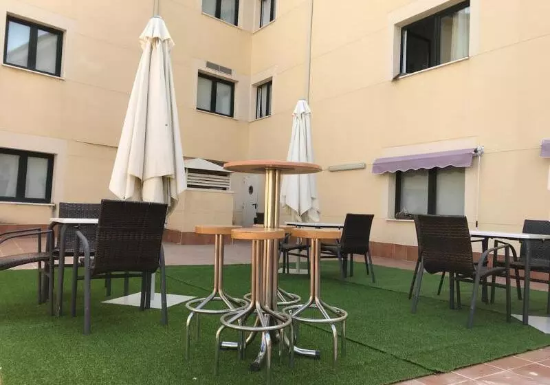 호텔 Puerta De Ocaña