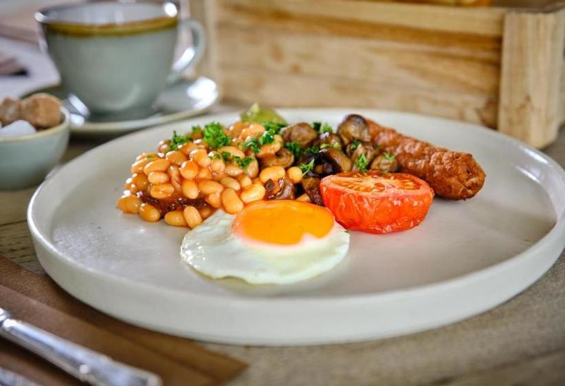 Отель The Black Lion, Long Melford