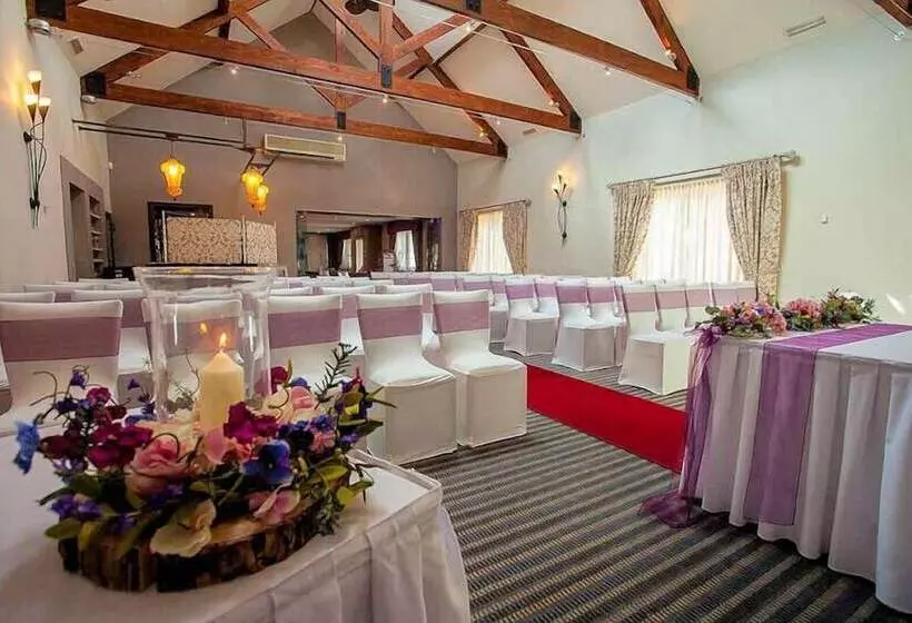 호텔 The Plough Inn