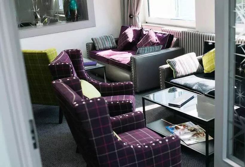 호텔 The Plough Inn