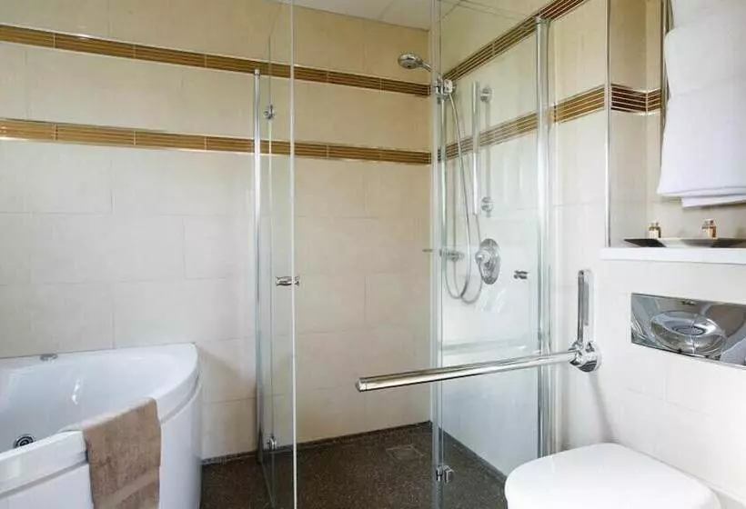 호텔 The Plough Inn