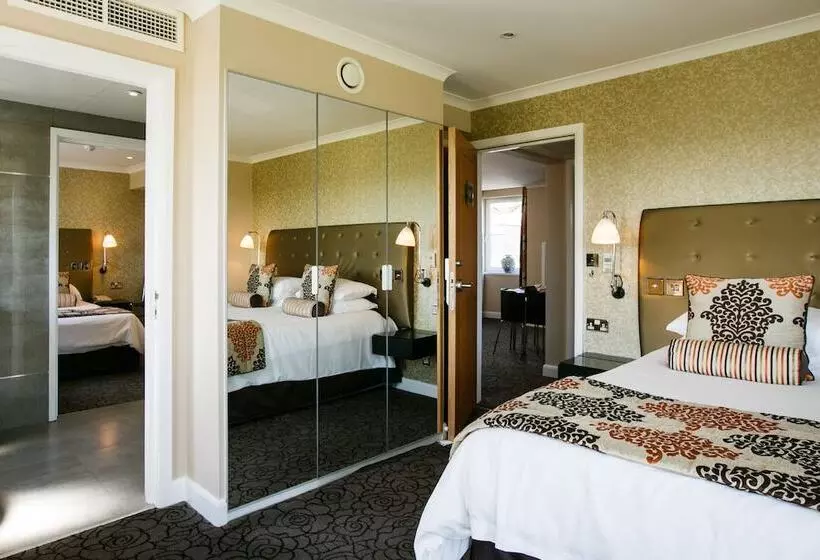 호텔 The Plough Inn