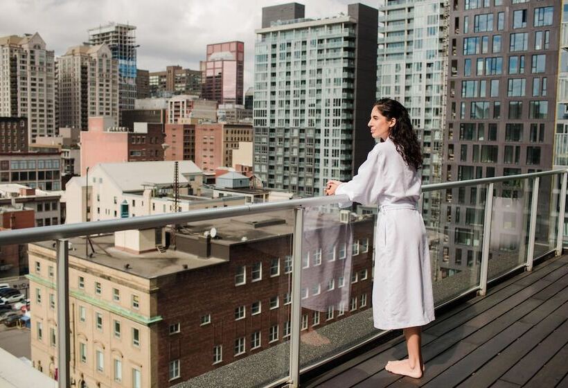 فندق Warwick Le Crystal  Montréal