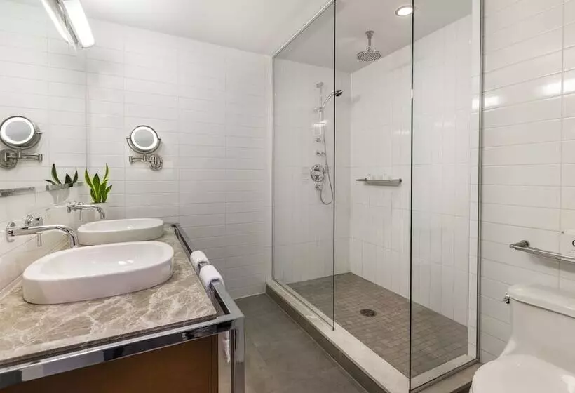 ホテル Warwick Le Crystal  Montréal