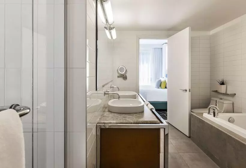 ホテル Warwick Le Crystal  Montréal