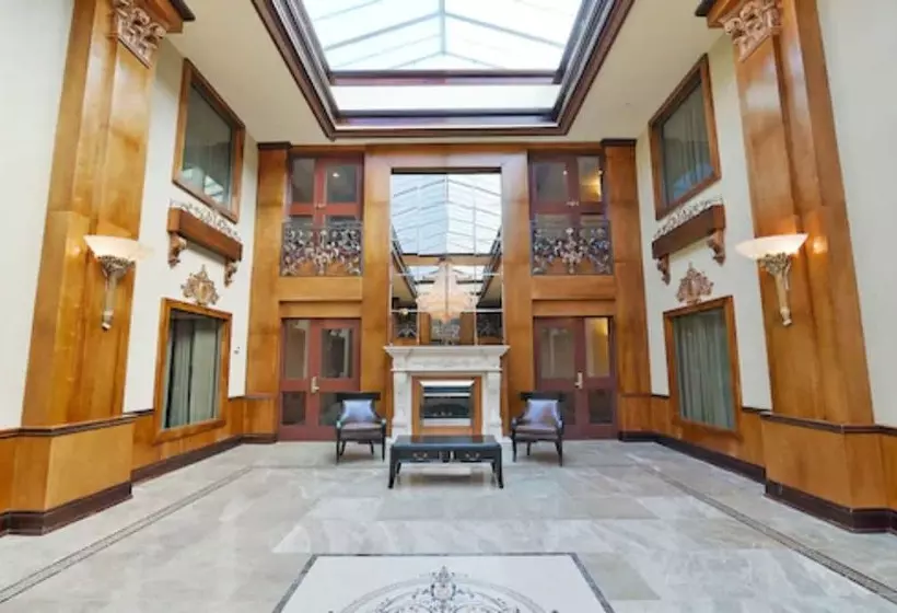 Woodbine Hotel & Suites