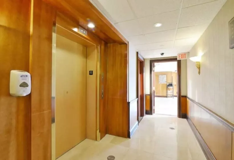 Woodbine Hotel & Suites