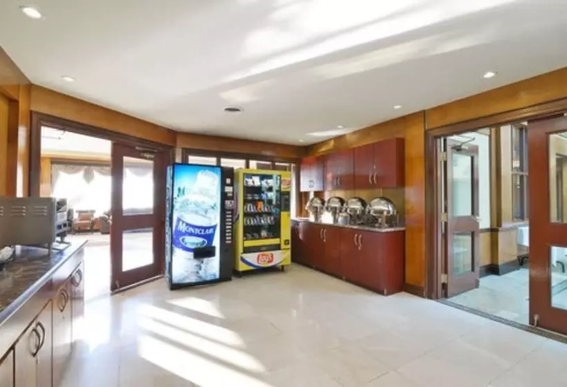 Woodbine Hotel & Suites