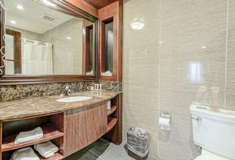 Woodbine Hotel & Suites