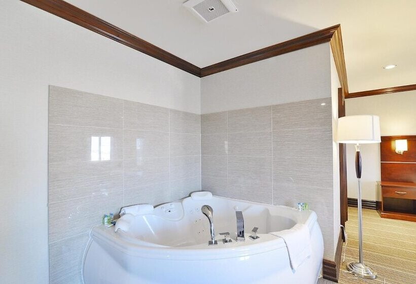 Woodbine Hotel & Suites