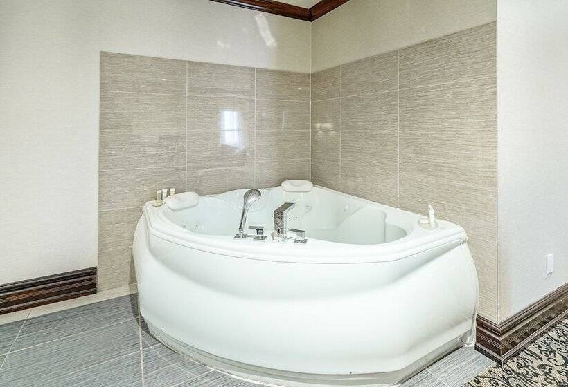 Woodbine Hotel & Suites