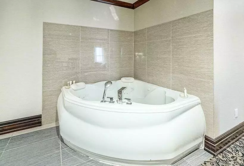 Woodbine Hotel & Suites