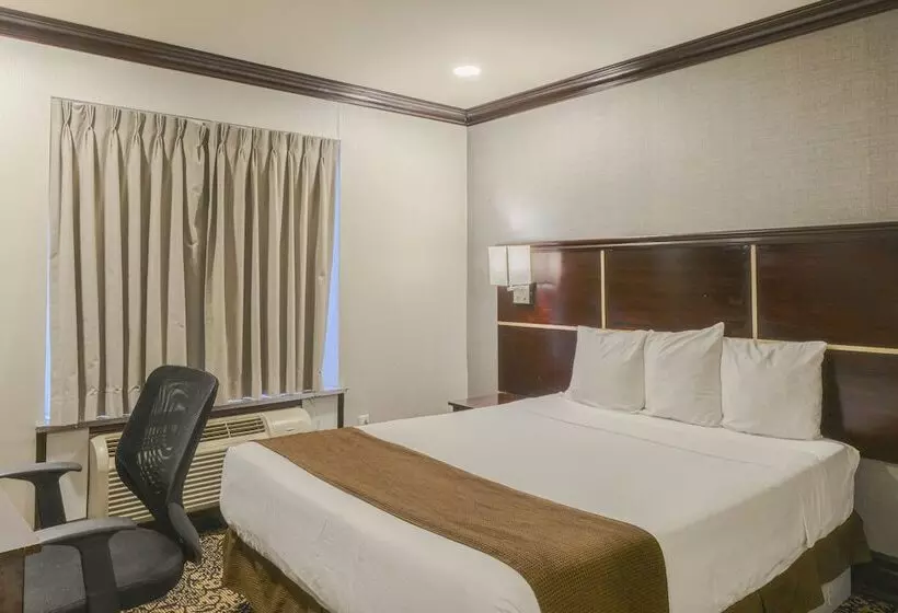 Woodbine Hotel & Suites