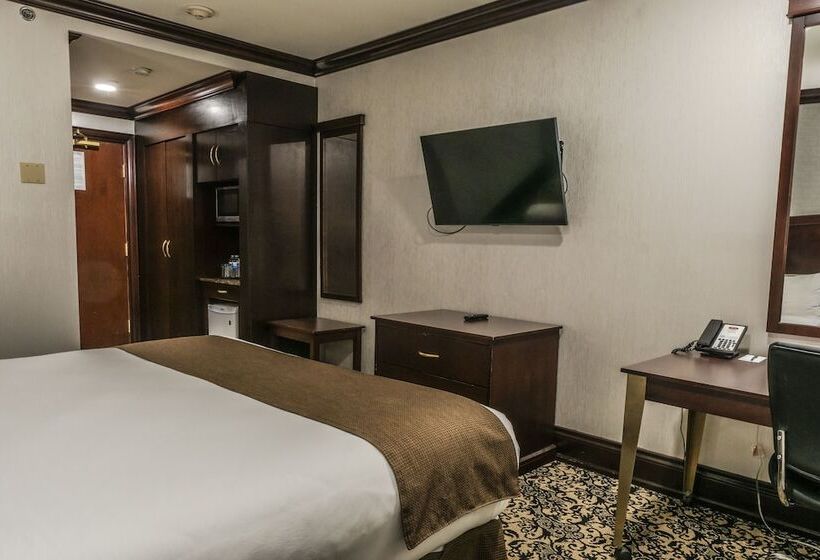 Woodbine Hotel & Suites