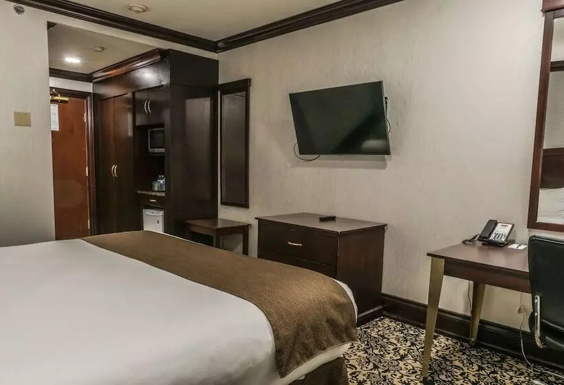 Woodbine Hotel & Suites